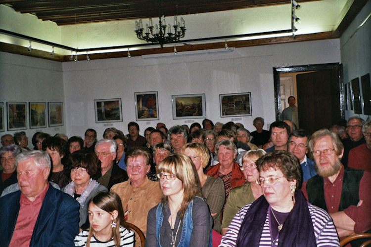 In der „Kleinen Galerie Gucke“, dem alten Rathaussaal in Bad Köstritz, werden die Plätze knapp.