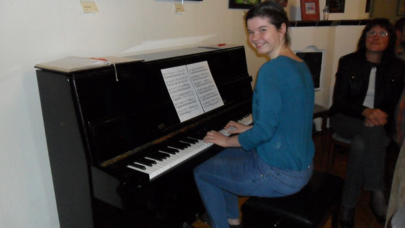 Jungpianistin Annegret Schneider